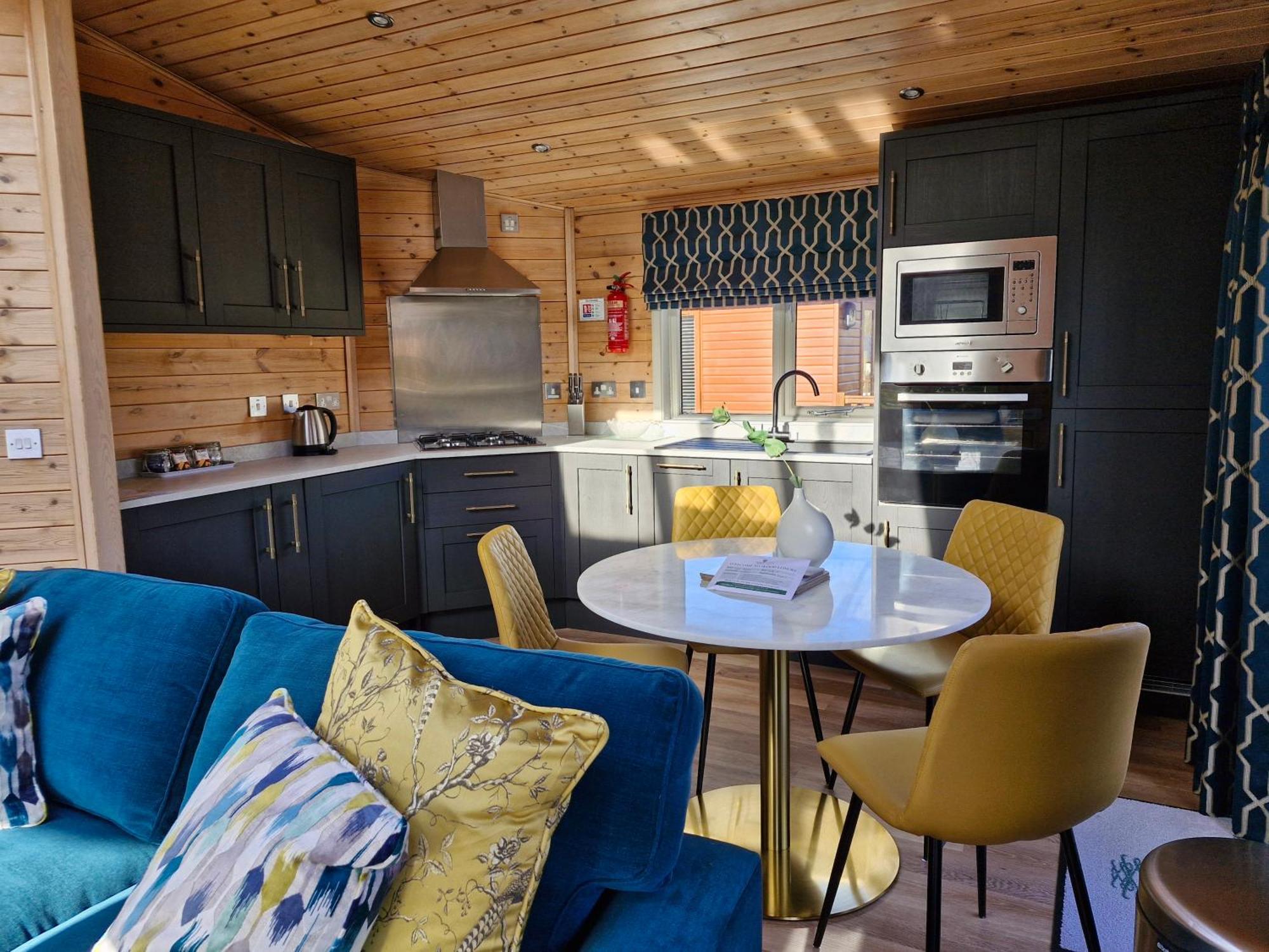 Lomond Woods Holiday Park بالّوتْشْ الغرفة الصورة